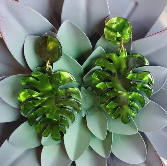 NEW Large Green Resin Monstera Leaf Earrings - Picture 3 of 4